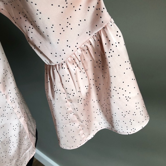 --RW&Co bell sleeve top - Picture 3 of 4